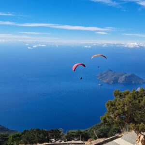 Ölüdenizde Yamaç Paraşütü ile Gökyüzü Dansı